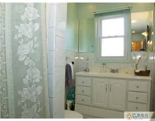 16 South Rhoda Street Monroe Township, NJ 08831 - Photo 7 of 25 Gallery Image 7