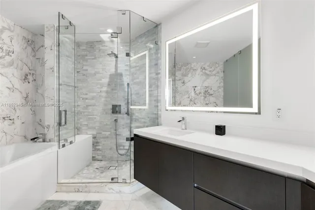 $6,000 | 851 Northeast 1st Avenue, Unit 1010, Miami, FL 33132