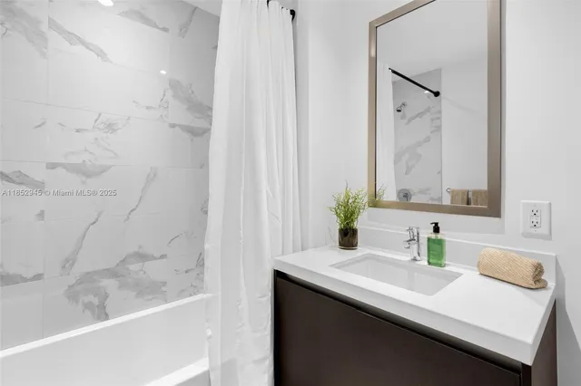 $6,000 | 851 Northeast 1st Avenue, Unit 1010, Miami, FL 33132