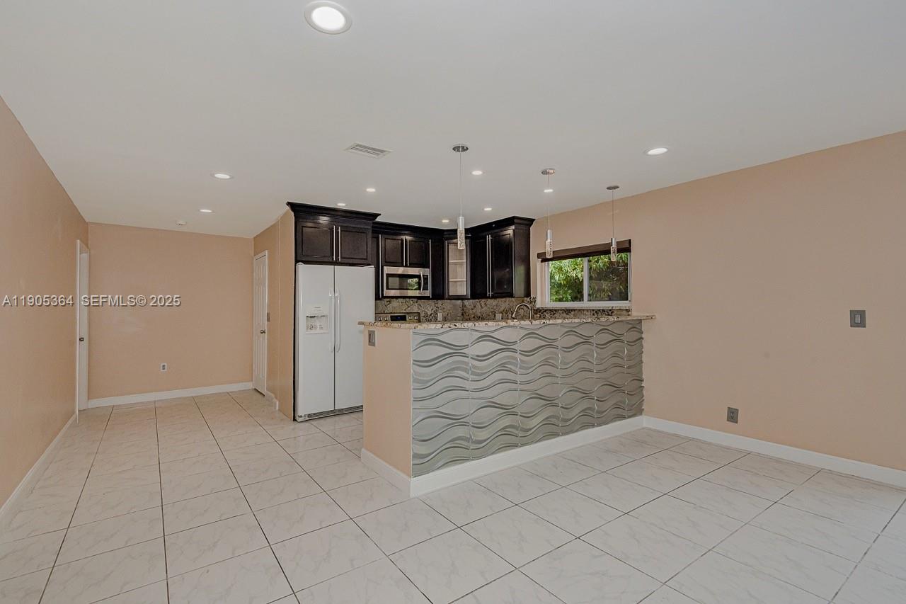 401 Southwest 76th Terrace Pompano Beach, FL 33068 - Photo 7 of 31 Photo 7
