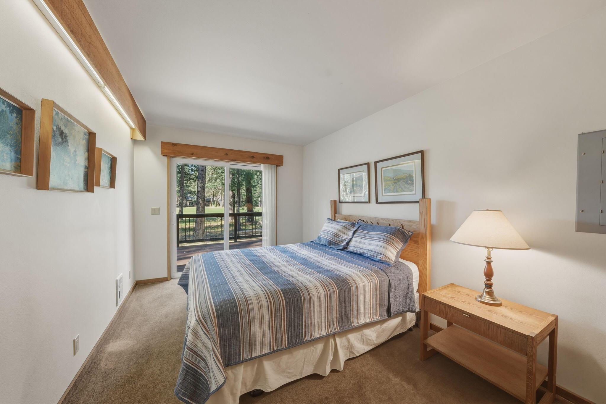 13137 Hawks Beard, Unit GH 129 Black Butte Ranch, OR 97759 - Photo 25 of 57 a bedroom with a bed lamp and window