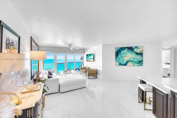 $6,250 | 6767 Collins Avenue, Unit 1110, Miami Beach, FL 33141