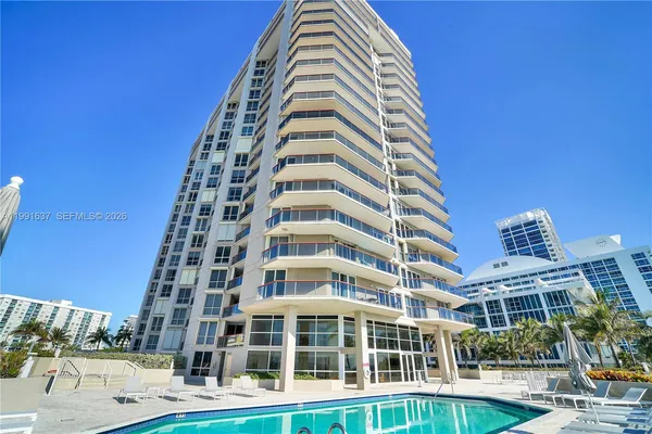 $6,250 | 6767 Collins Avenue, Unit 1110, Miami Beach, FL 33141