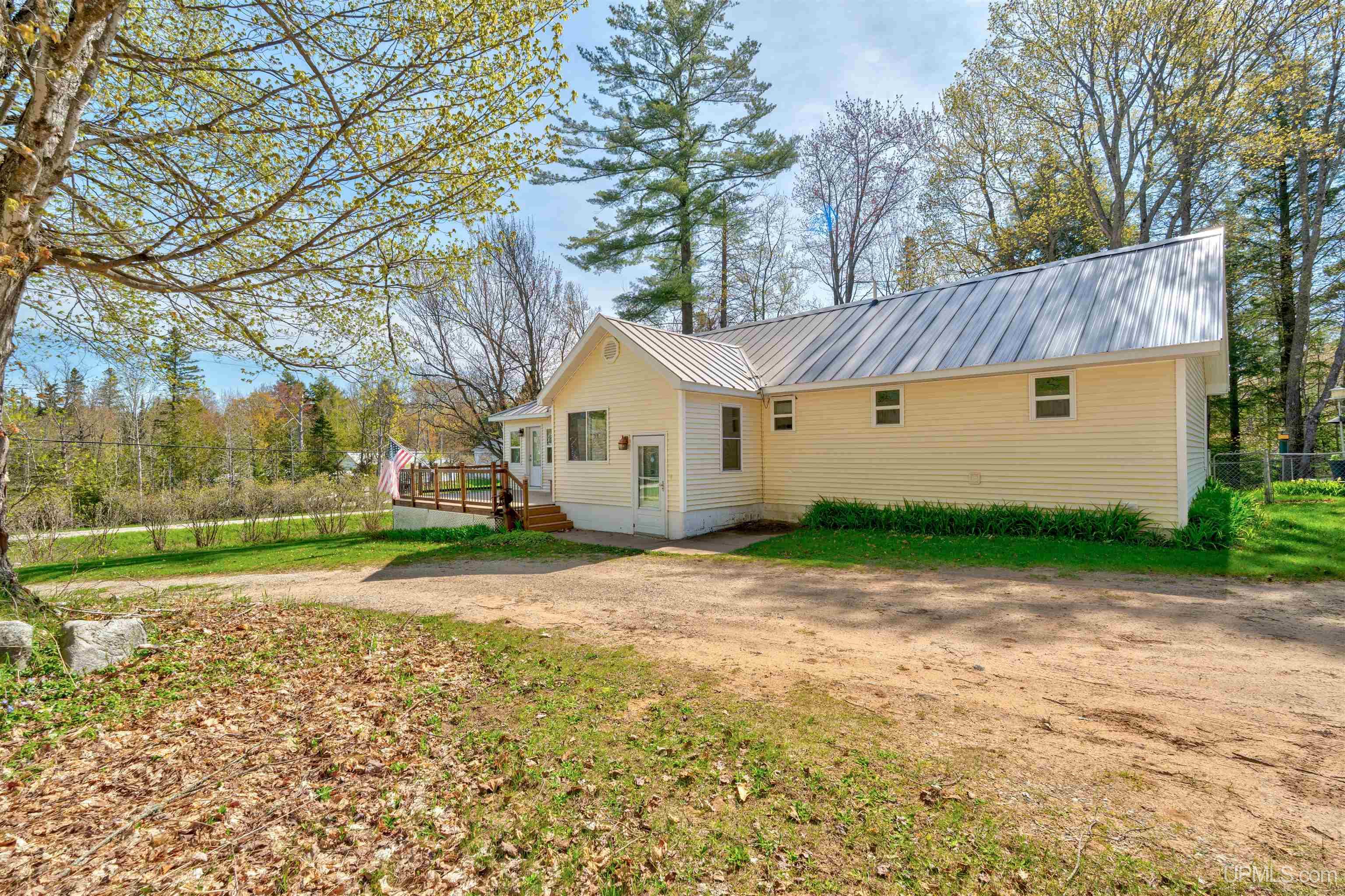 10057 East Co Road Munising, MI 49862 - Photo 4 of 50