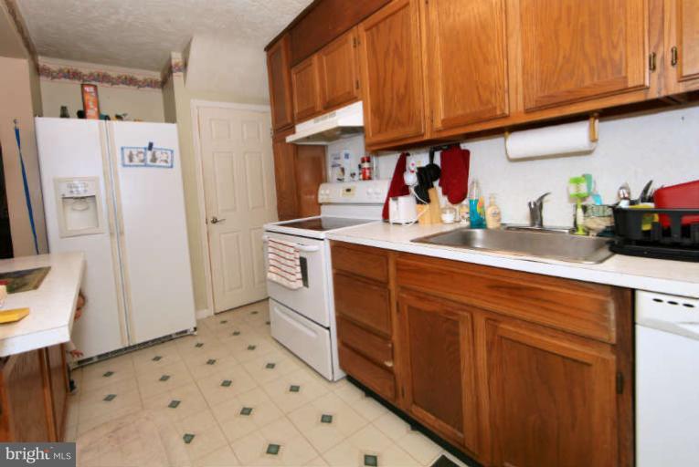 2237 Southorn Road Baltimore, MD 21220 - Photo 6 of 15 Kitchen