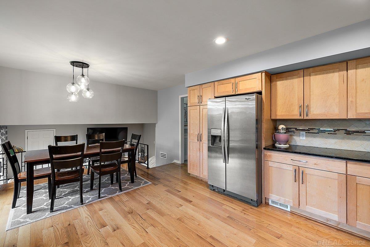 939 Ballantyne Road Grosse Pointe, MI 48236 - Photo 12 of 35 50175159-2C9129F3-2198-45FB-A112-F693497FFD95.JPG