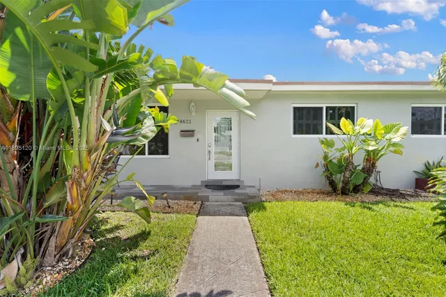 $575,000 | 14621 Northwest 13th Road, Miami, FL 33167