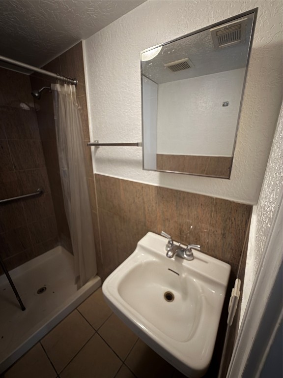 3002 Market Street, Unit 4 Houston, TX 77020 - Photo 13 of 13 a bathroom with a sink a mirror and a shower