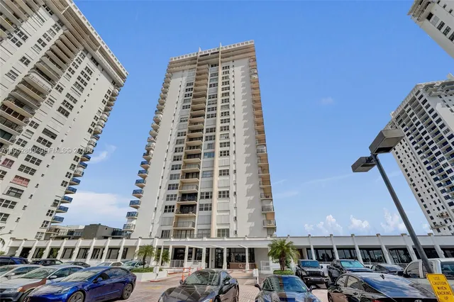 $4,000 | 2201 South Ocean Drive, Unit 608, Hollywood, FL 33019