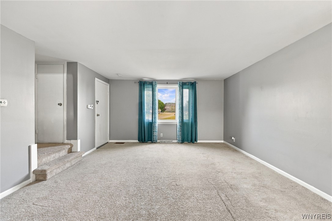 155 Farmingdale Road Cheektowaga, NY 14225 - Photo 5 of 25 Gallery Image 5