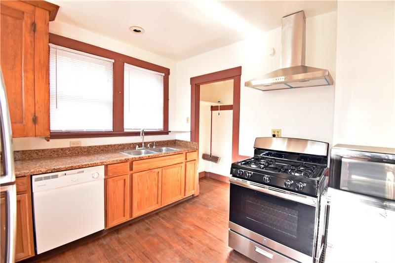 524 Baldwin Road Pittsburgh, PA 15207 - Photo 8 of 23