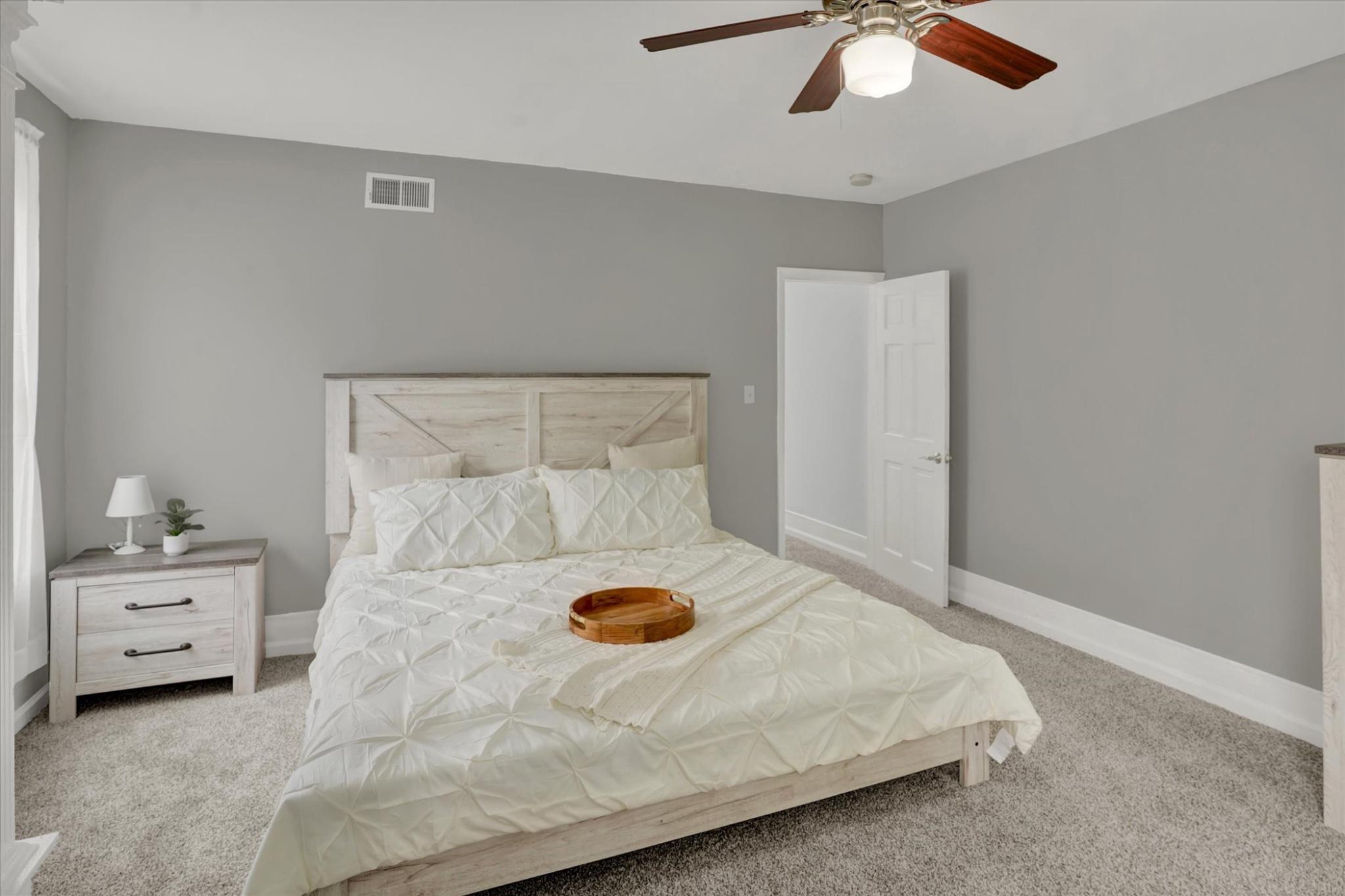127 West Washington Lane Philadelphia, PA 19144 - Photo 15 of 29 Serene Master bedrm fits King bed w/ modern charm.