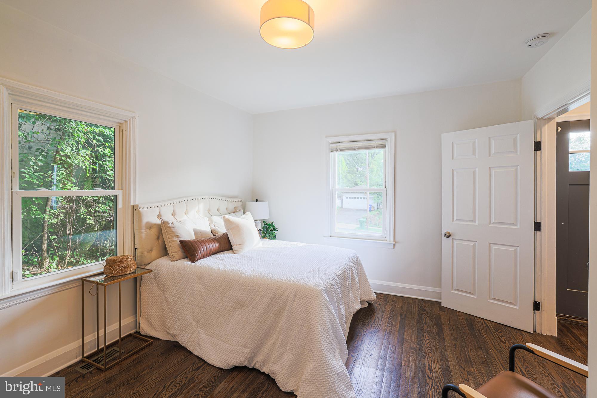 410 Kingston Road Baltimore, MD 21229 - Photo 16 of 56 Great light in large first floor bedroom