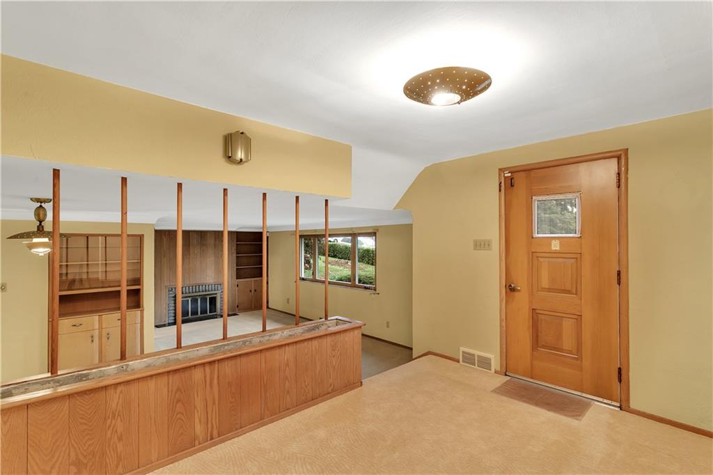 2362 Haymaker Road Monroeville, PA 15146 - Photo 3 of 22 Spacious entry with a planter partition.