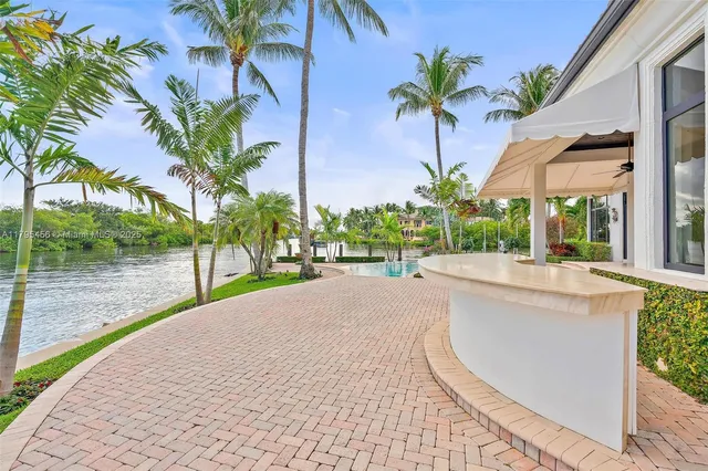 a view of a terrace with sitting area
