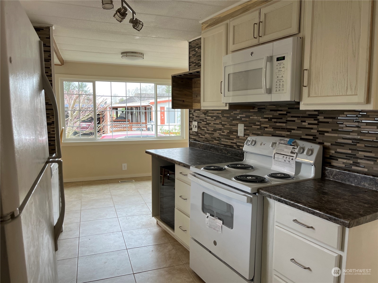 12 Meander Way Aberdeen, WA 98520 - Photo 8 of 29 Gallery Image 8
