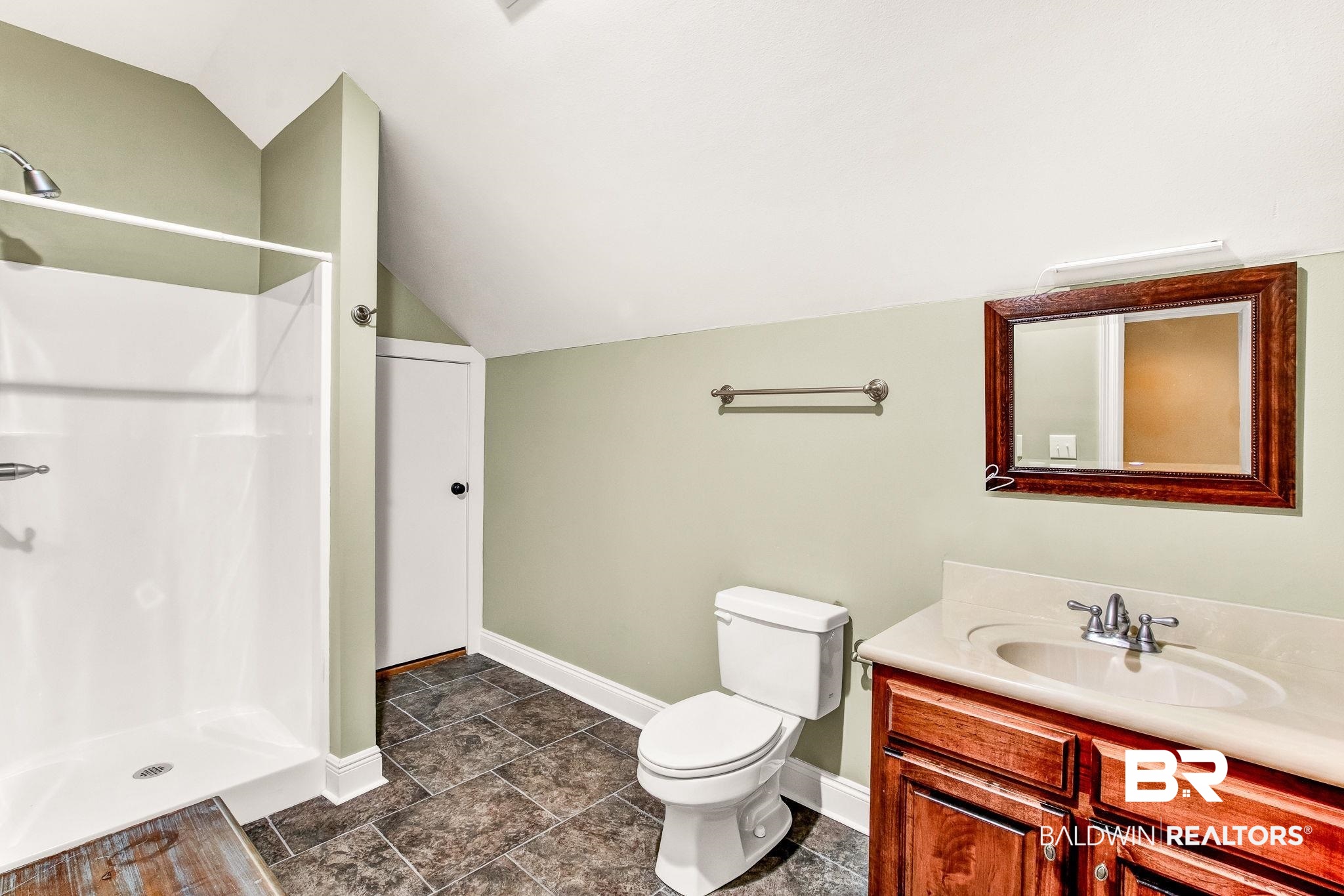 10561 McKenzie Road Fairhope, AL 36532 - Photo 46 of 48 Upstairs Full Bath