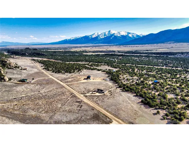 a view of a lake in middle of the house