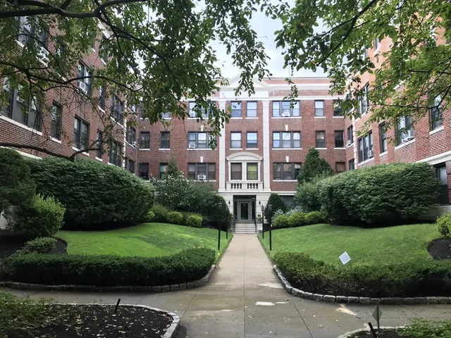 $2,350 | 141 Englewood Avenue, Unit 37, Boston, MA 02135