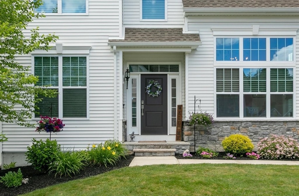 11 Hummingbird Way, Unit 11 Methuen, MA 01844 - Photo 6 of 34