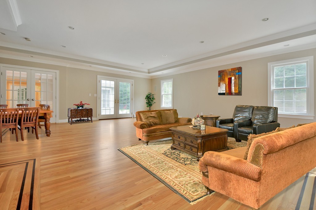 11 Reeves Road Bedford, MA 01730 - Photo 17 of 18 Gallery Image 17