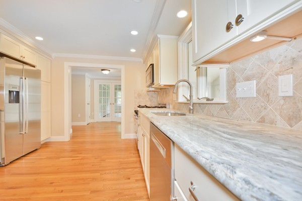 11 Reeves Road Bedford, MA 01730 - Photo 5 of 18 Gallery Image 5