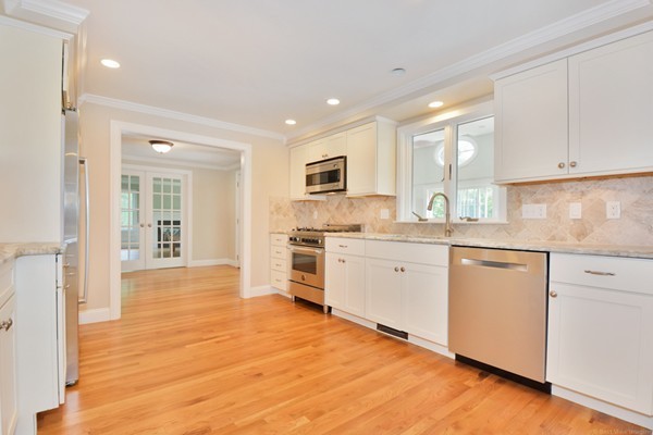 11 Reeves Road Bedford, MA 01730 - Photo 6 of 18 Gallery Image 6