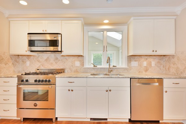 11 Reeves Road Bedford, MA 01730 - Photo 7 of 18 Gallery Image 7