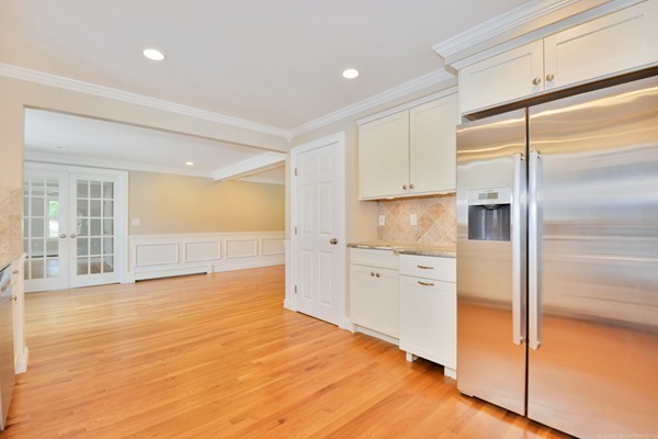 11 Reeves Road Bedford, MA 01730 - Photo 8 of 18 Gallery Image 8