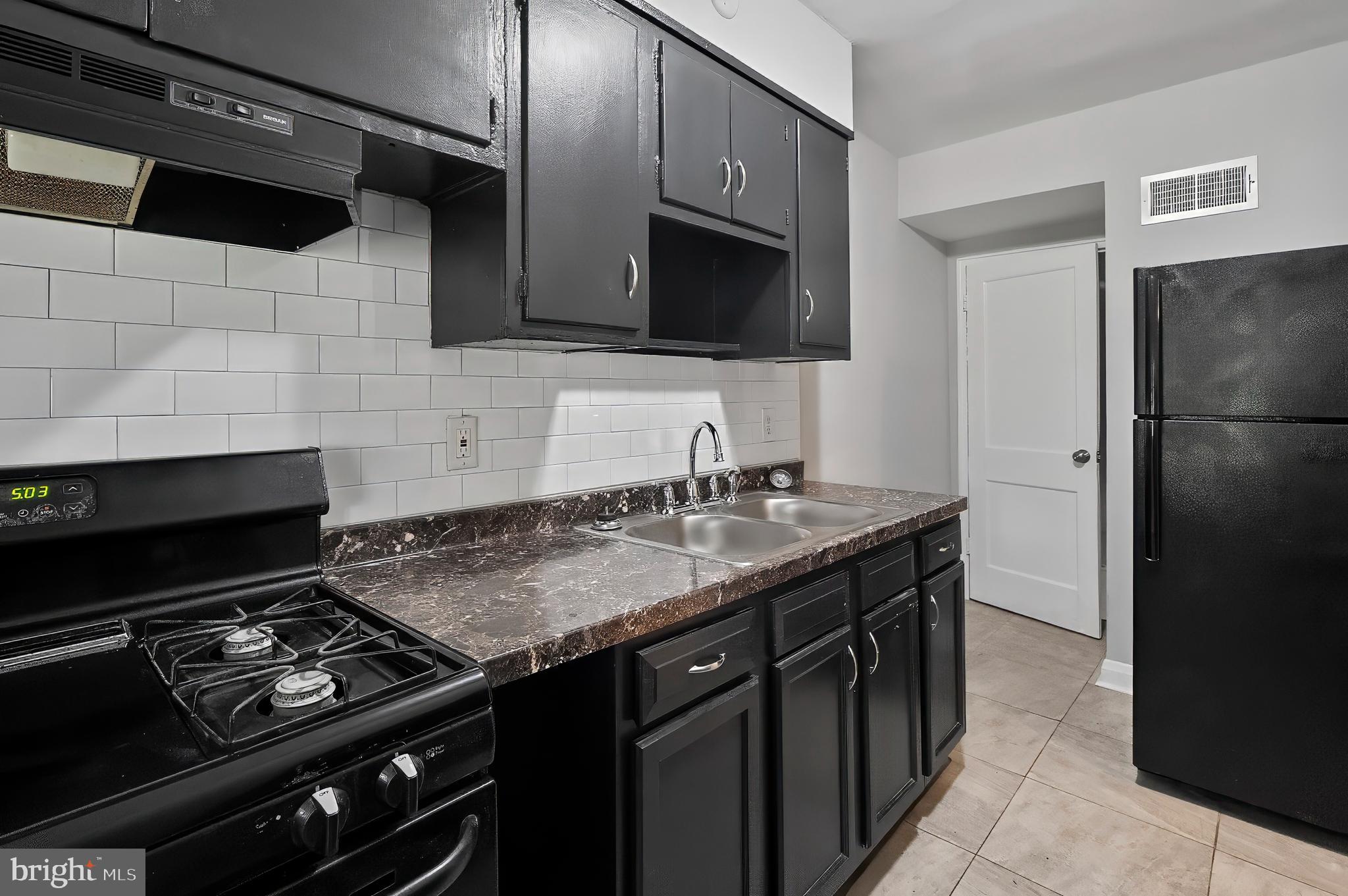 4103 Mountwood Road Baltimore, MD 21229 - Photo 5 of 22