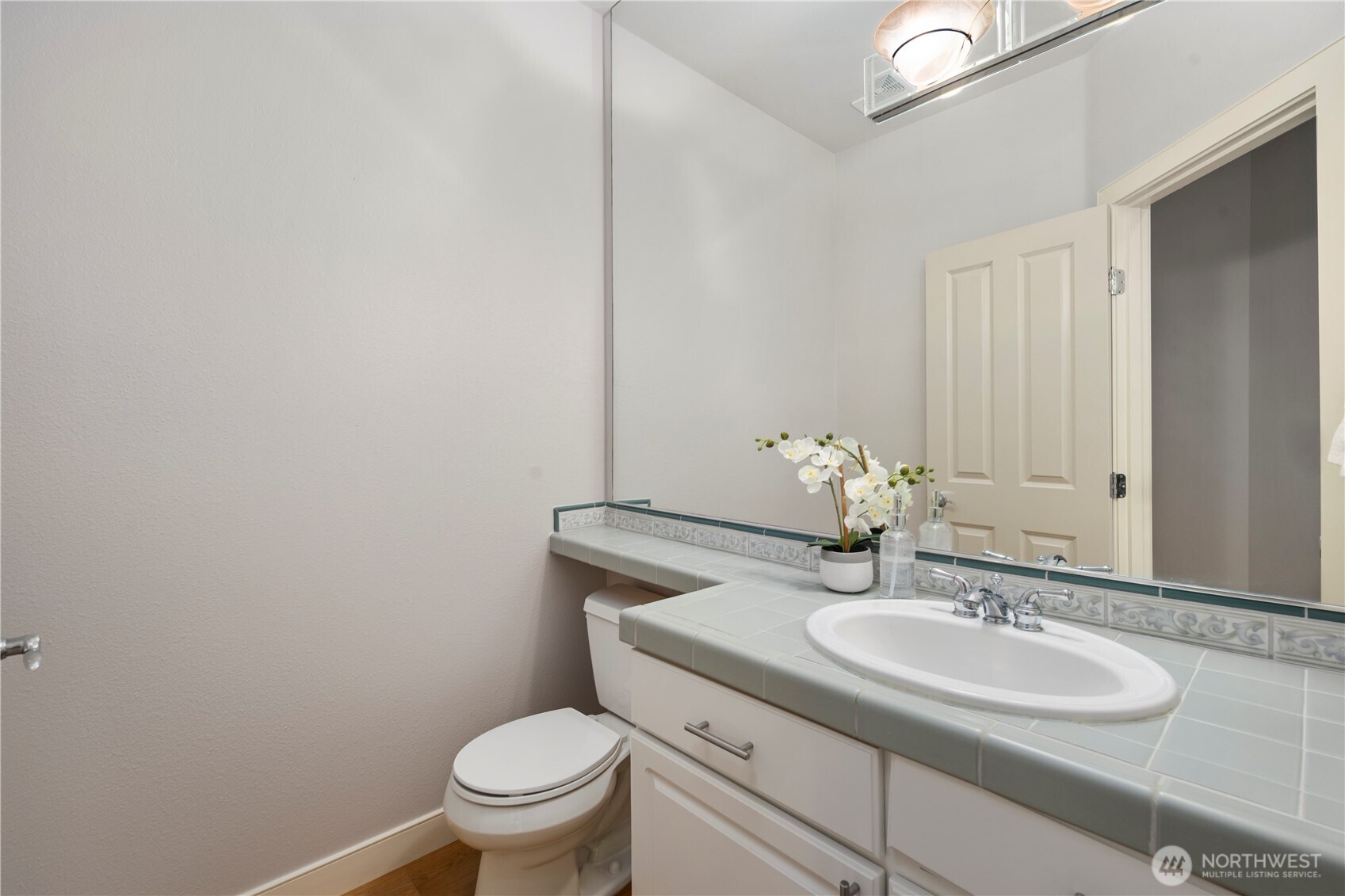 120 Newport Way Northwest, Unit 17 Issaquah, WA 98027 - Photo 15 of 34