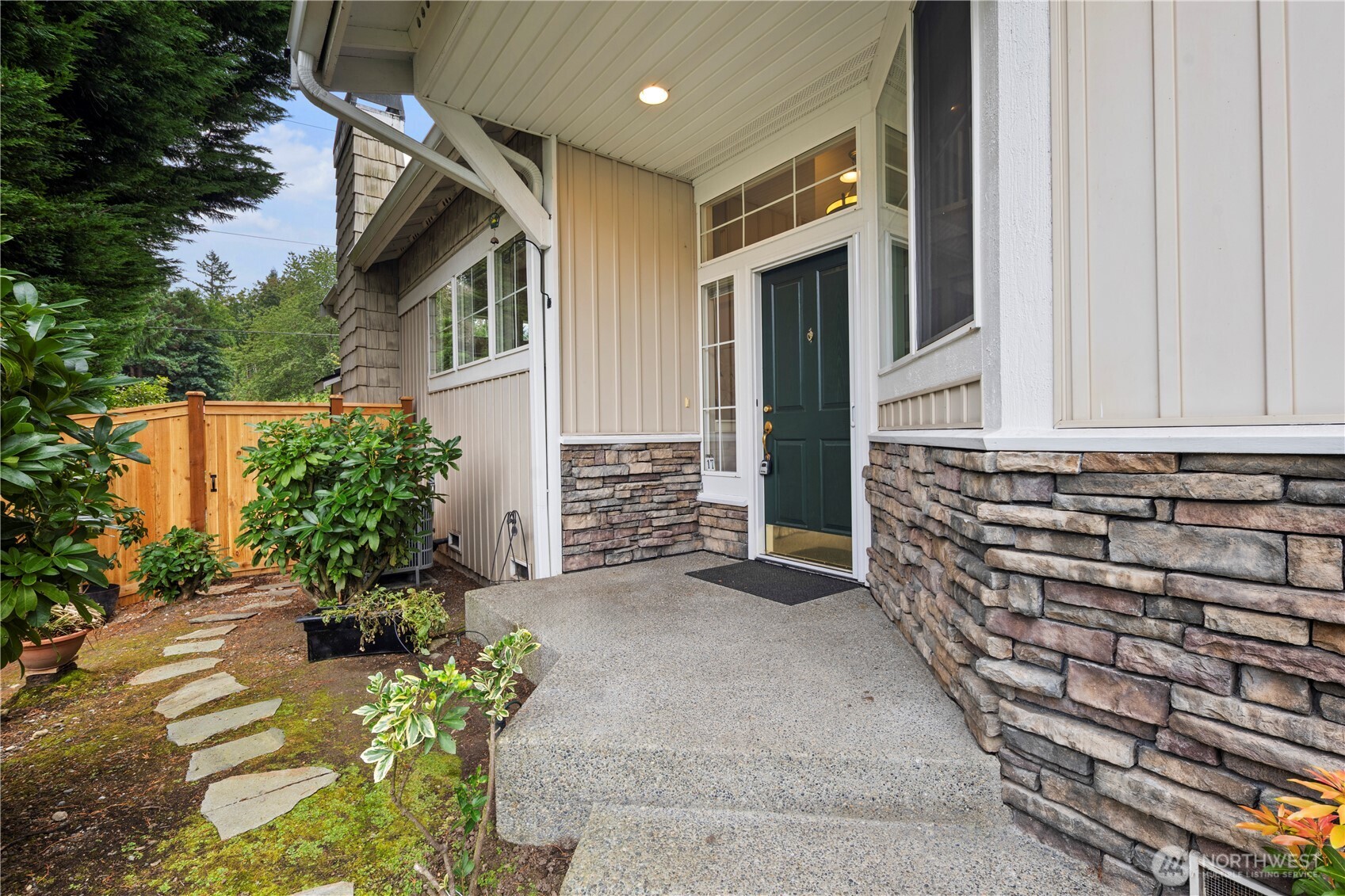 120 Newport Way Northwest, Unit 17 Issaquah, WA 98027 - Photo 2 of 34