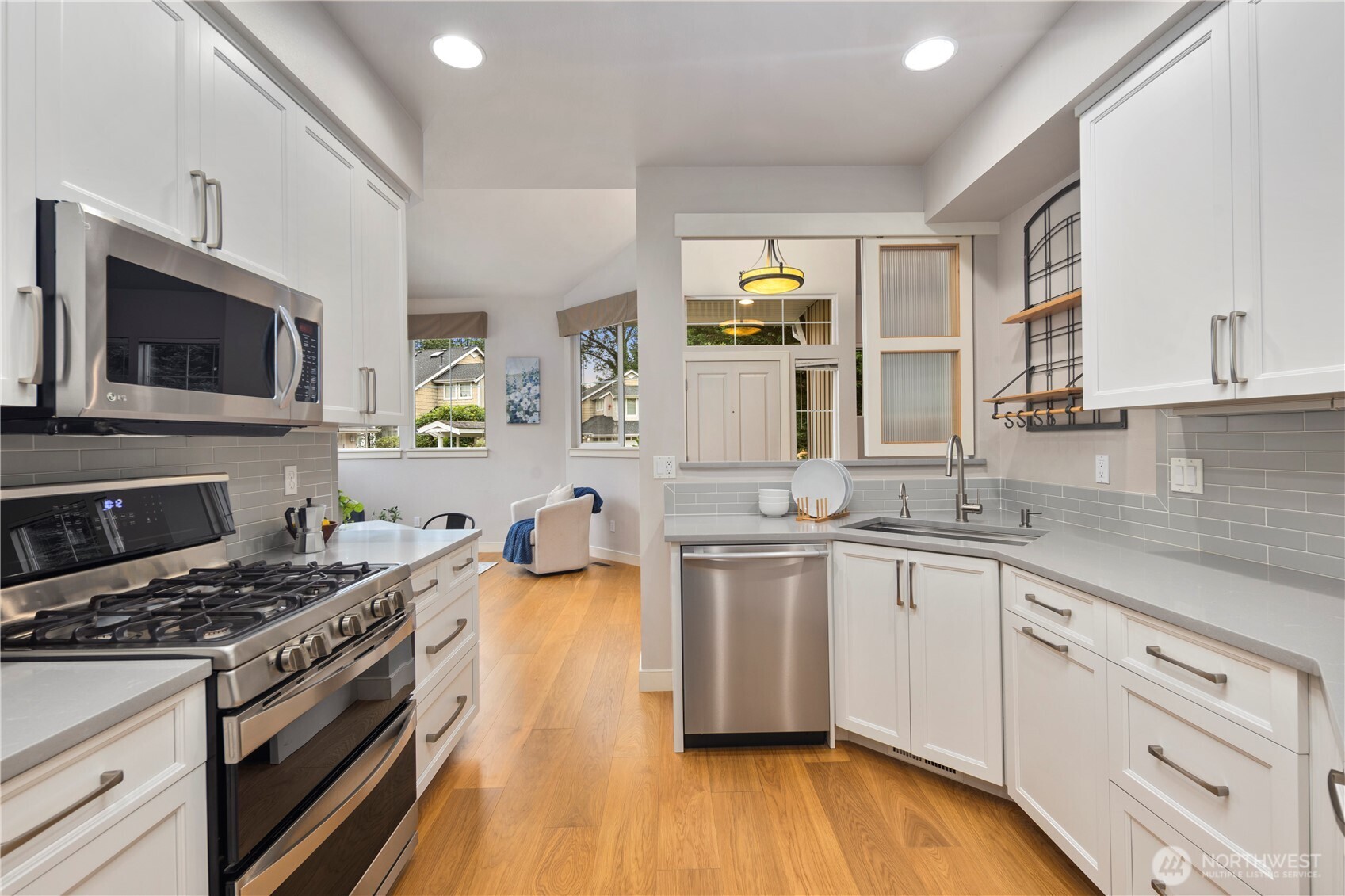 120 Newport Way Northwest, Unit 17 Issaquah, WA 98027 - Photo 6 of 34