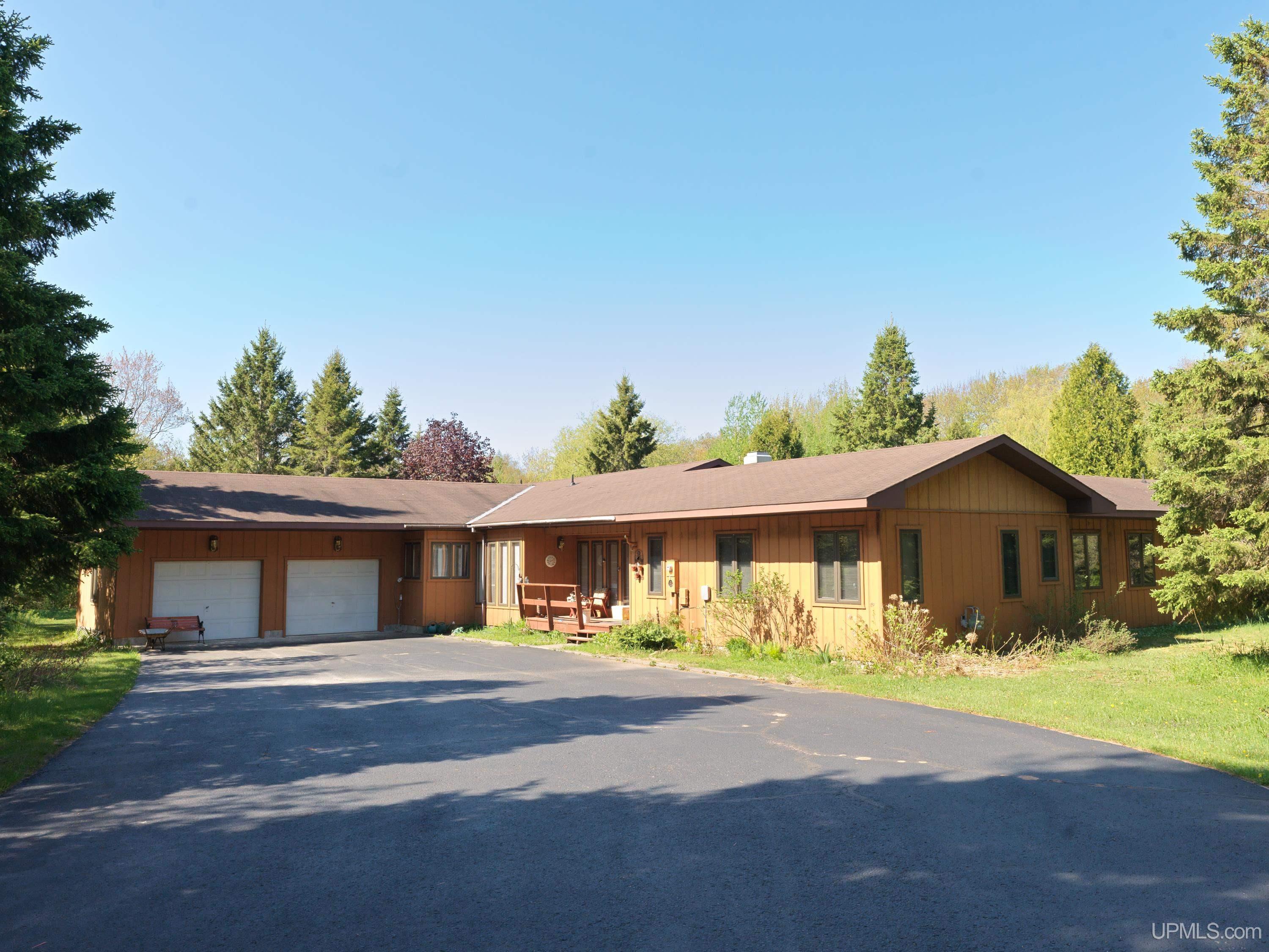 N6355 Alger Heights Road Munising, MI 49862 - Photo 4 of 36