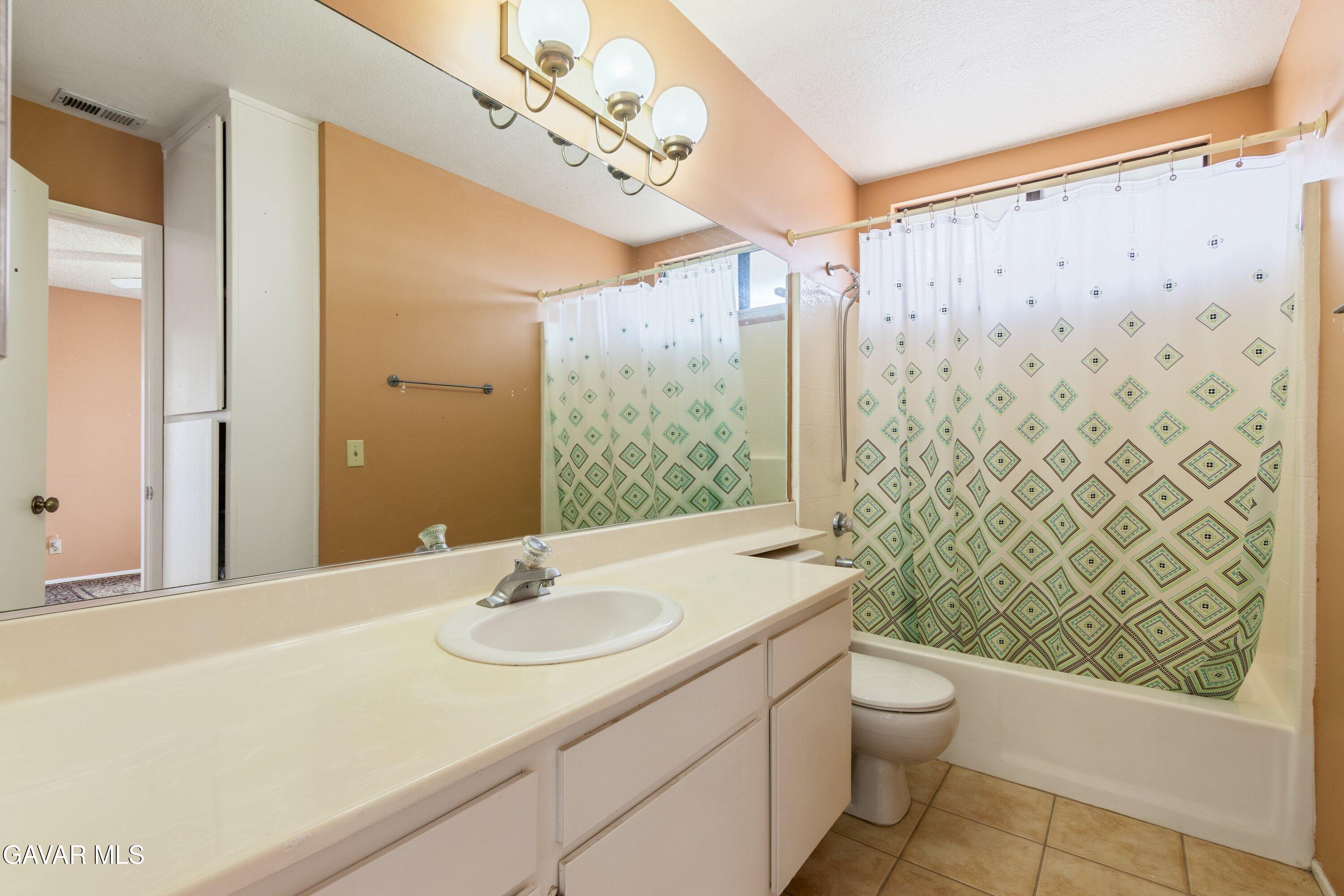 4625 Avenue R6 E Palmdale Ca East Palmdale, CA 93552 - Photo 20 of 25 a bathroom with a sink toilet and shower