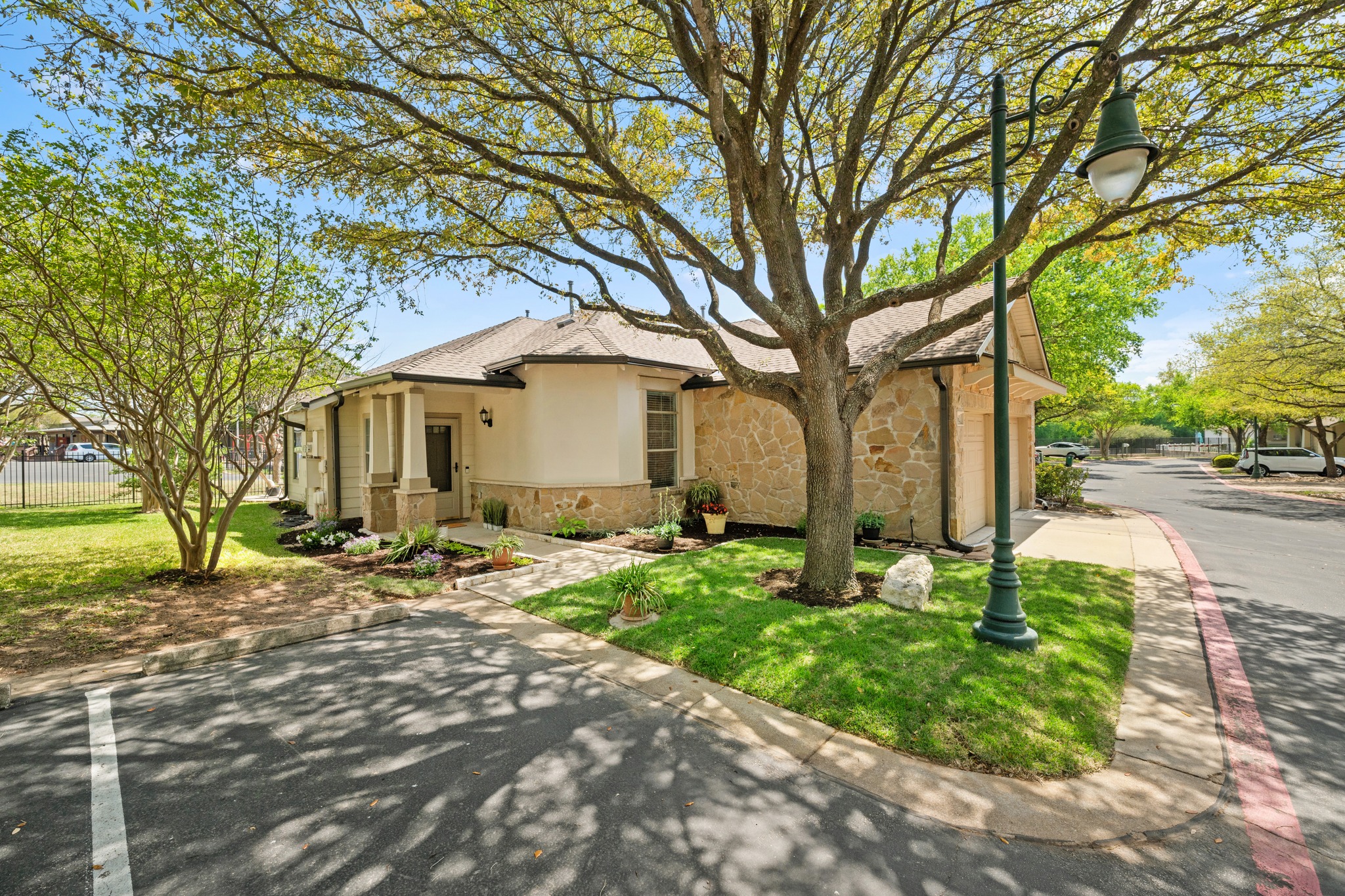 6801 Beckett Road, Unit 106L Austin, TX 78749 - Photo 3 of 34