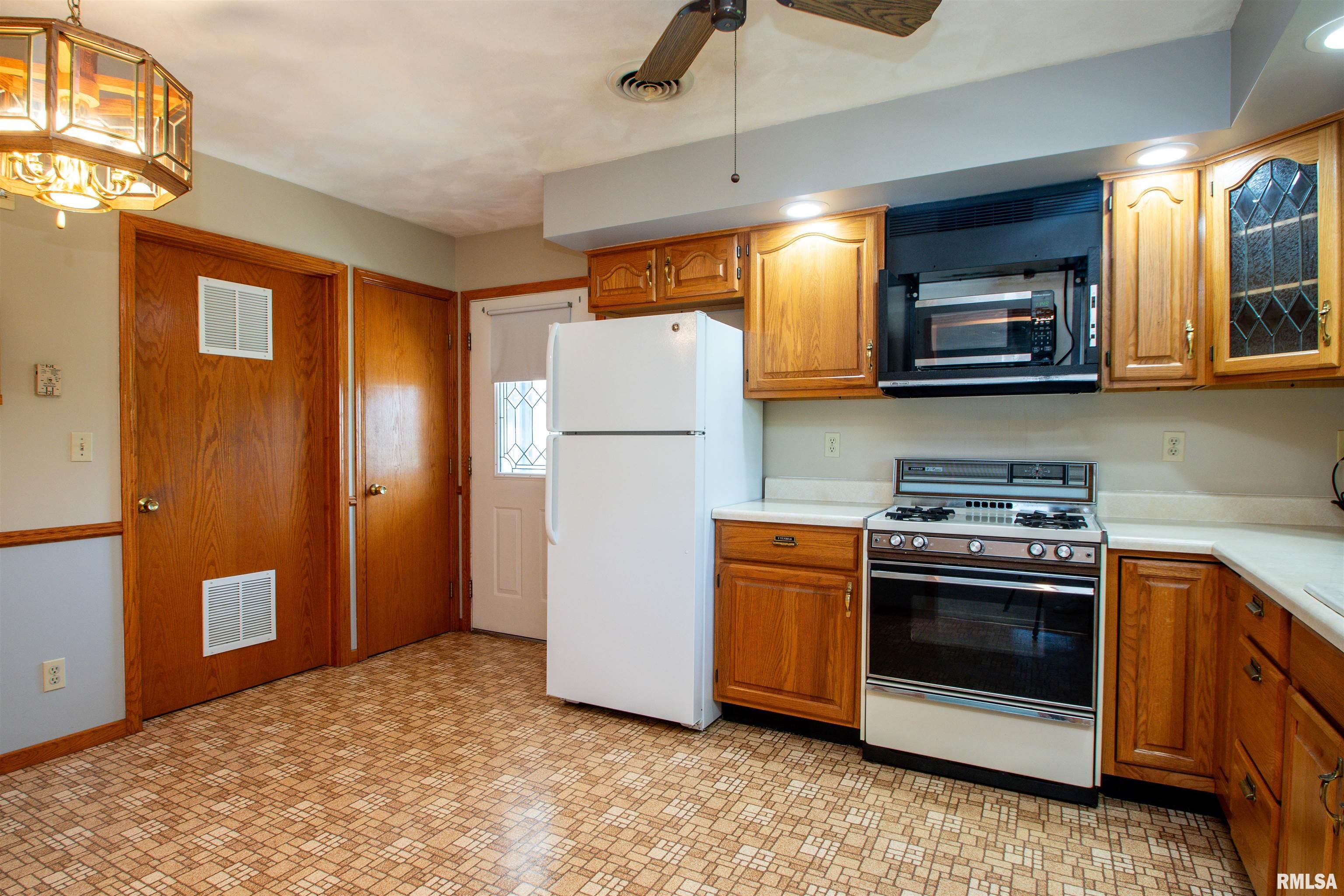 201-203 South Market Street Washington, IL 61571 - Photo 27 of 70