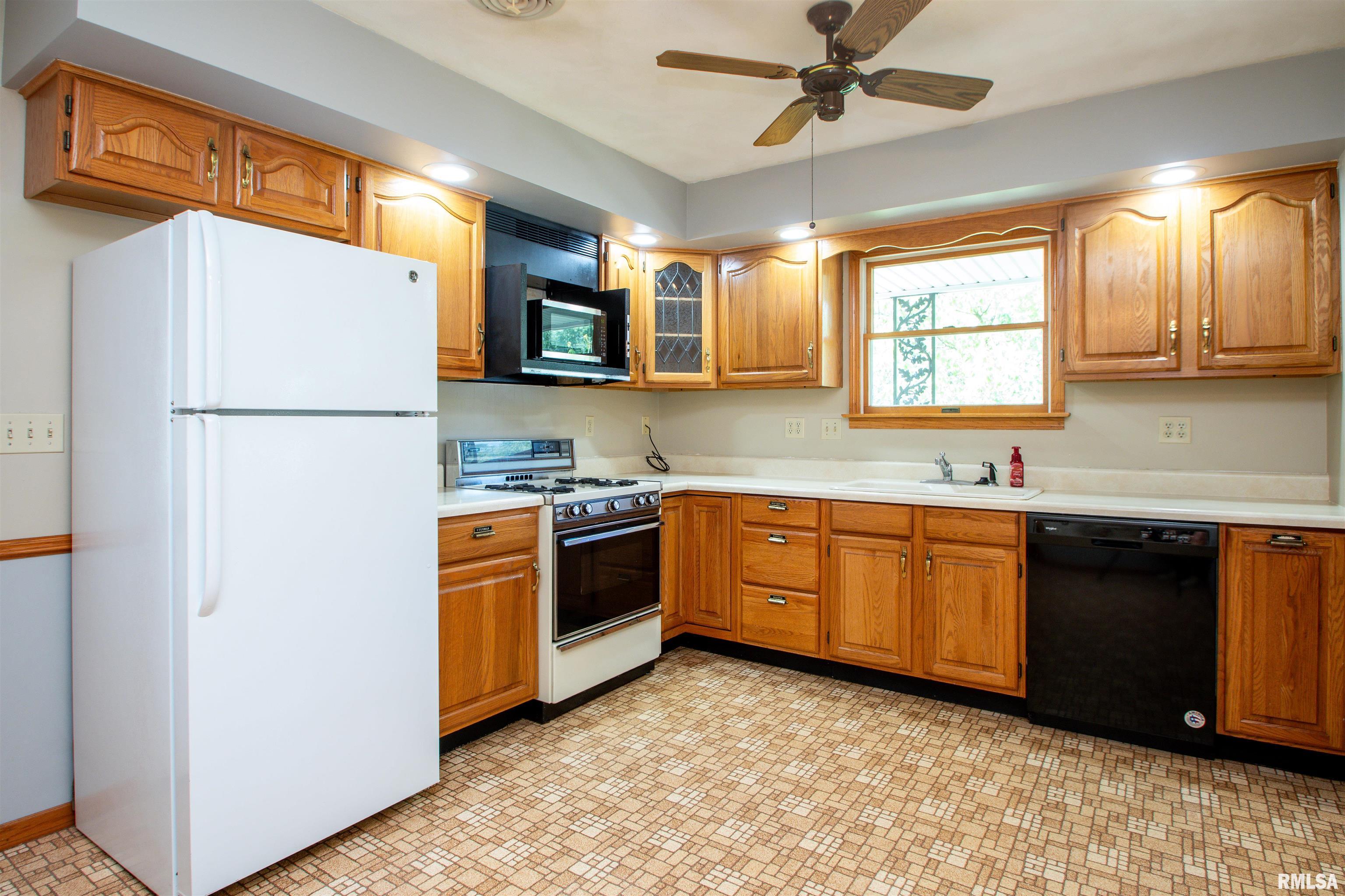 201-203 South Market Street Washington, IL 61571 - Photo 28 of 70