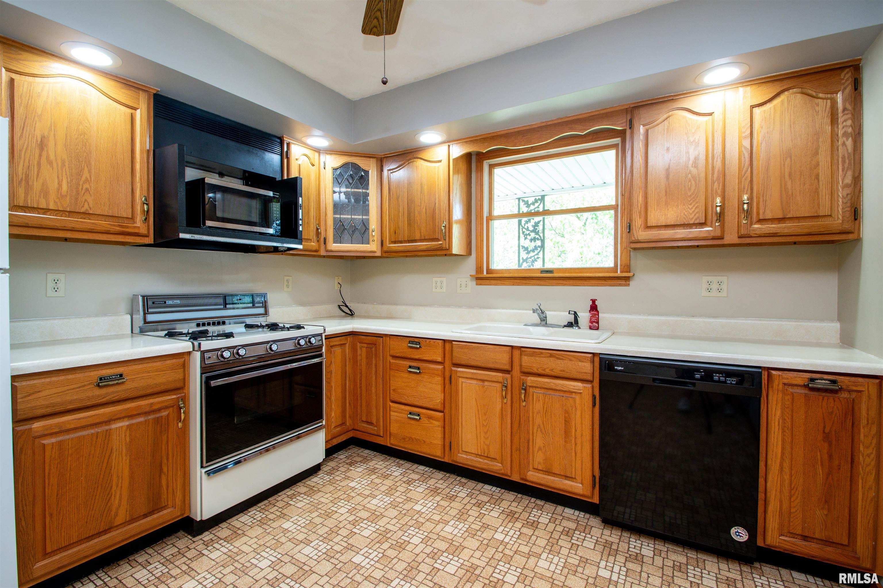 201-203 South Market Street Washington, IL 61571 - Photo 30 of 70