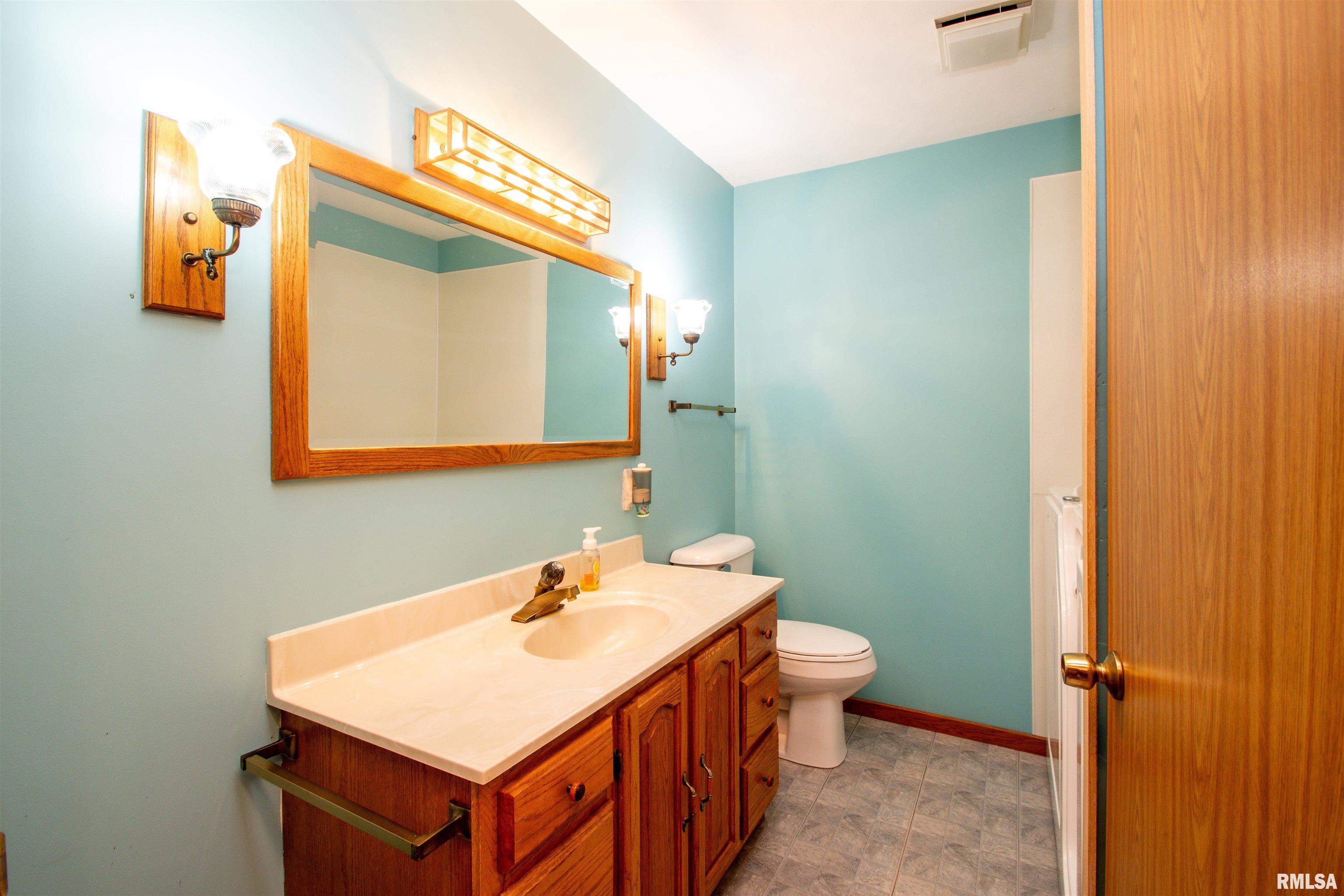 201-203 South Market Street Washington, IL 61571 - Photo 43 of 70