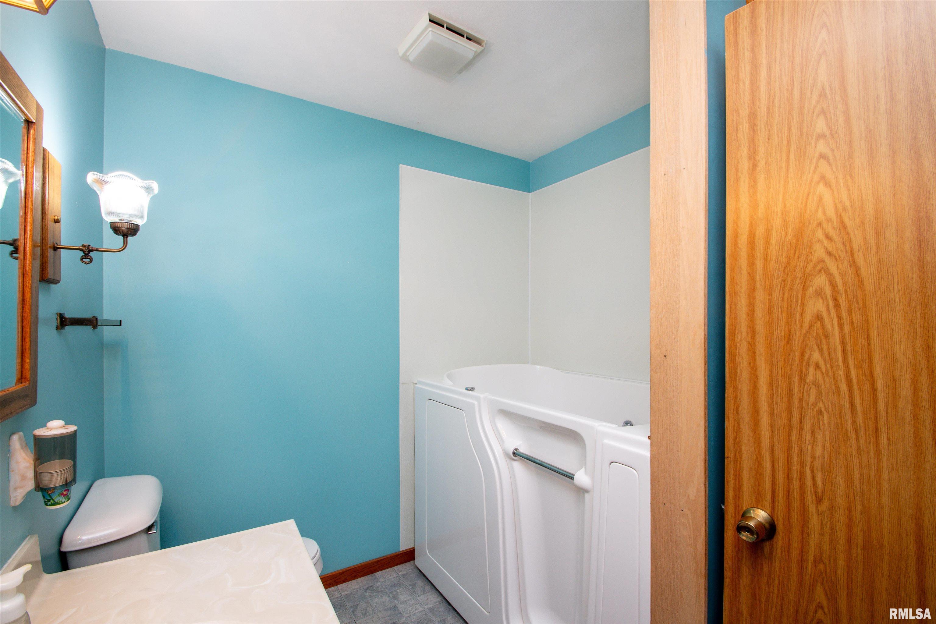 201-203 South Market Street Washington, IL 61571 - Photo 44 of 70