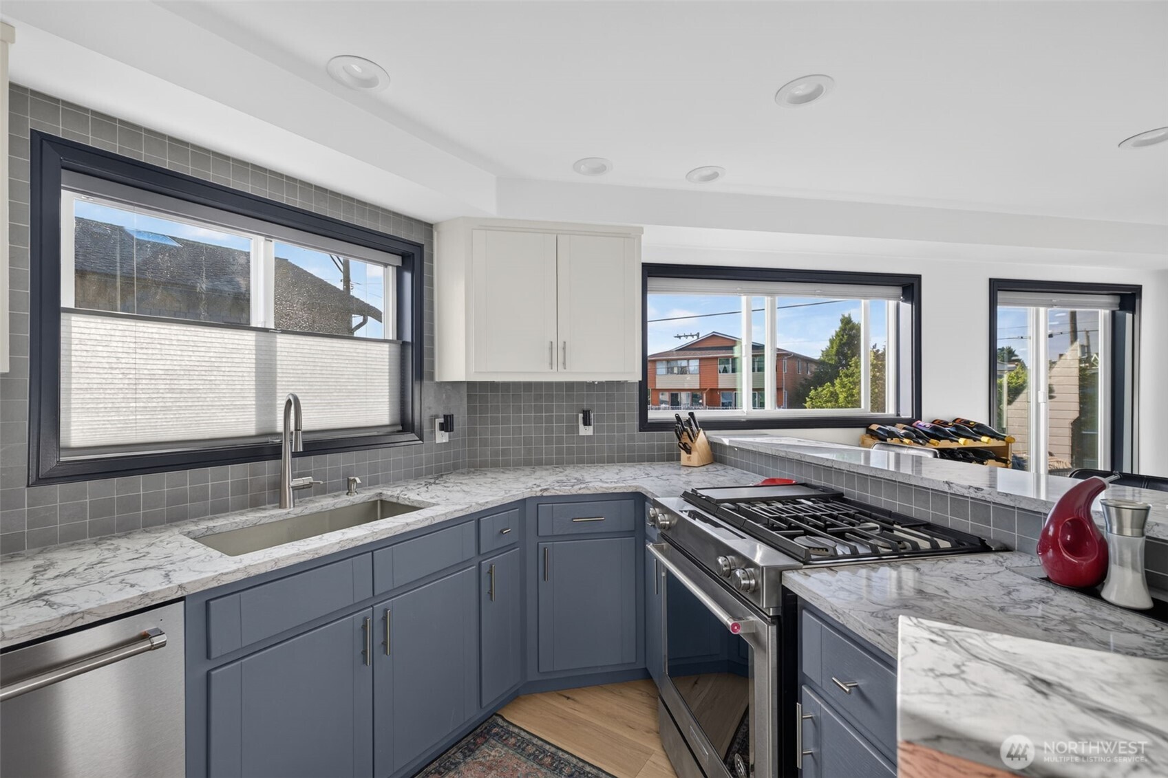 610 Daley Street, Unit E Edmonds, WA 98020 - Photo 9 of 29
