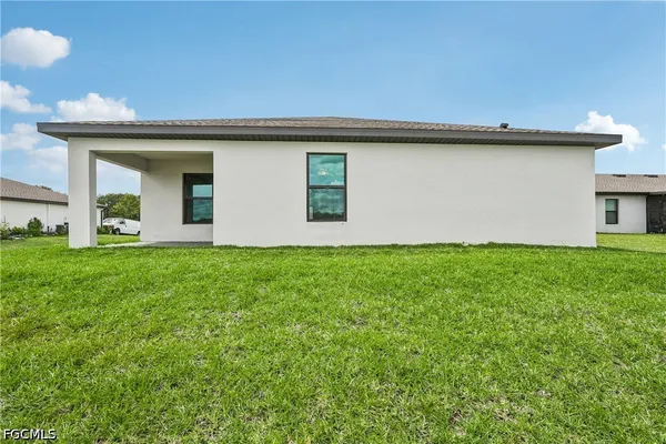 a view of a house with a backyard