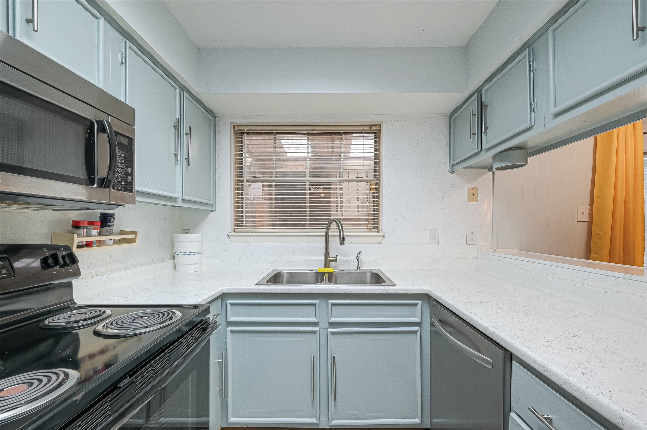 10188 Beekman Pl Drive Houston, TX 77043 - Photo 11 of 27