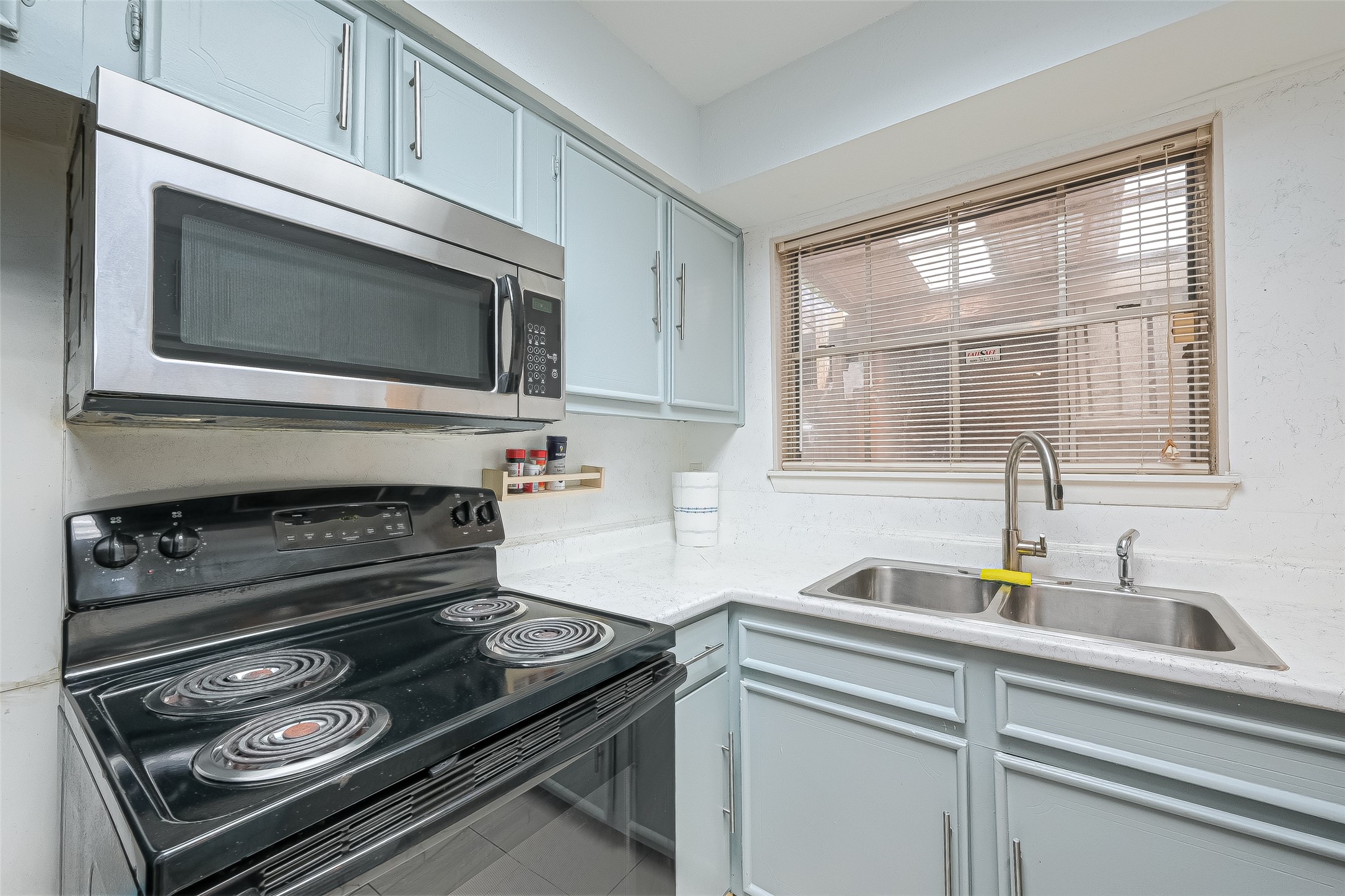 10188 Beekman Pl Drive Houston, TX 77043 - Photo 13 of 27