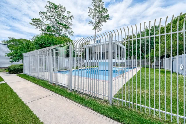 $1,500 | 10188 Beekman Pl Drive, Houston, TX 77043