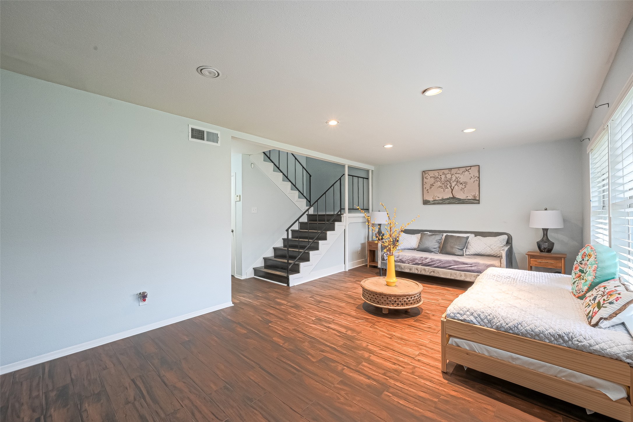 10188 Beekman Pl Drive Houston, TX 77043 - Photo 4 of 27