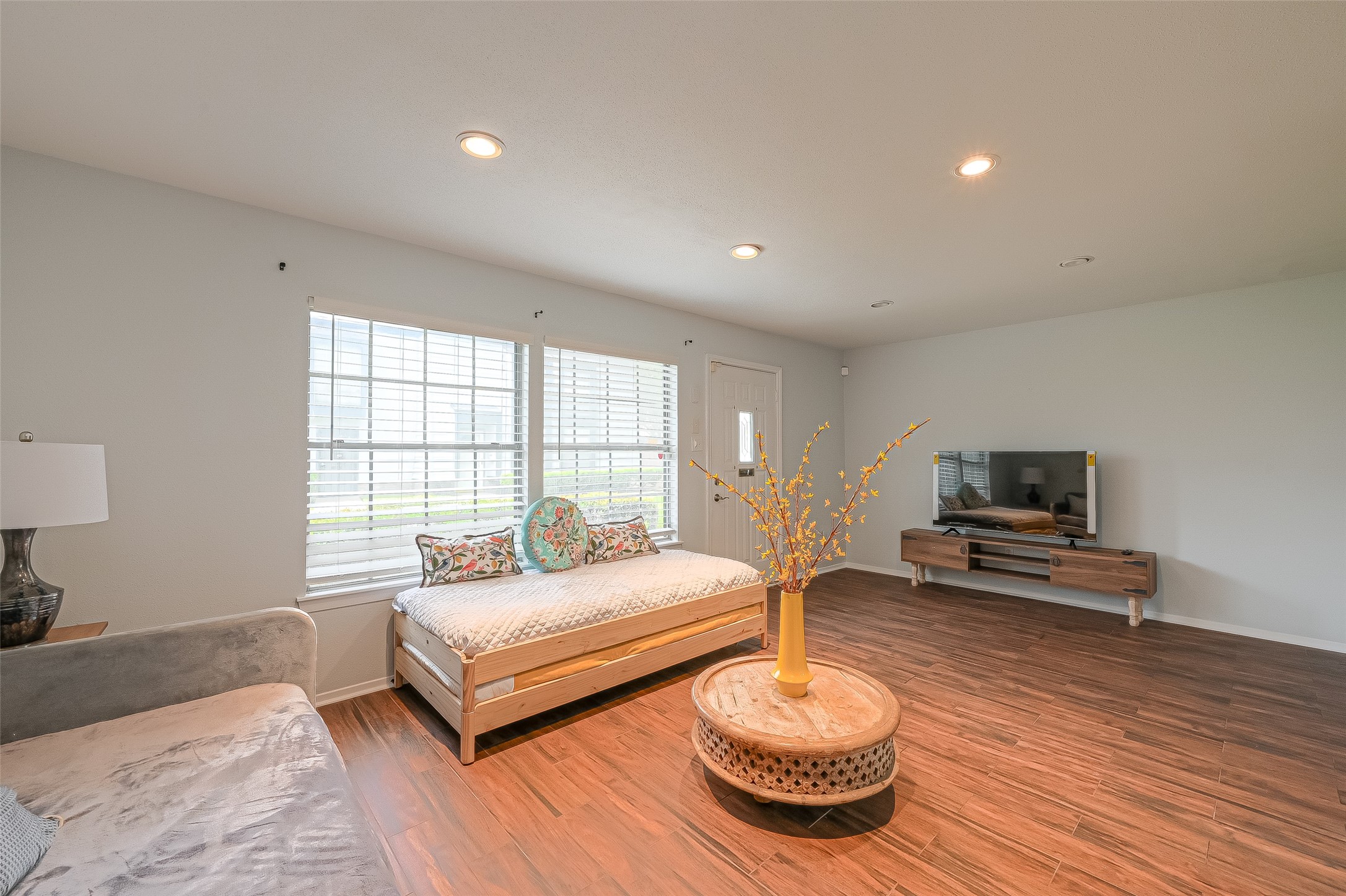 10188 Beekman Pl Drive Houston, TX 77043 - Photo 6 of 27