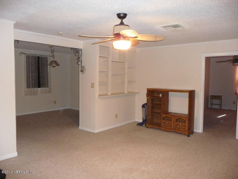 116 Stack Avenue Interlachen, FL 32148 - Photo 8 of 35 living room