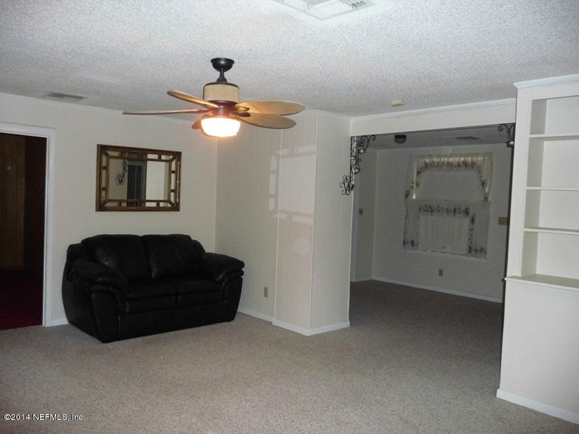 116 Stack Avenue Interlachen, FL 32148 - Photo 9 of 35 living room
